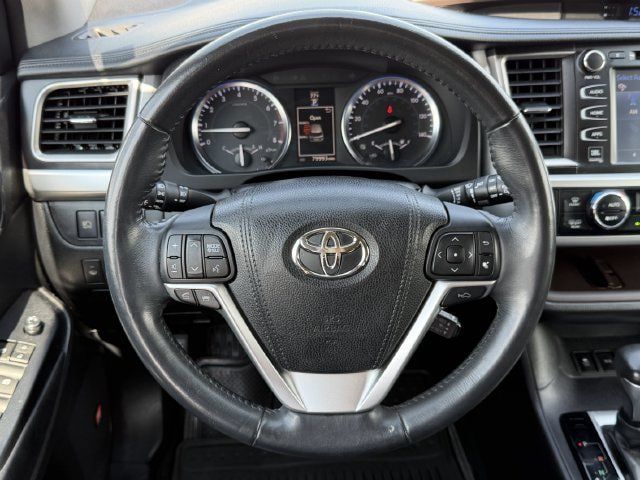 Used 2015 Toyota Highlander Limited Platinum AWD/4WD image 12