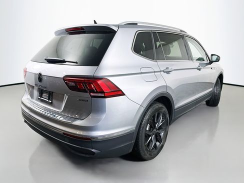 Used 2024 Volkswagen Tiguan SE w/ Panoramic Sunroof Package AWD/4WD image 7