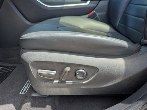 Used 2022 Toyota Highlander XLE FWD image 30