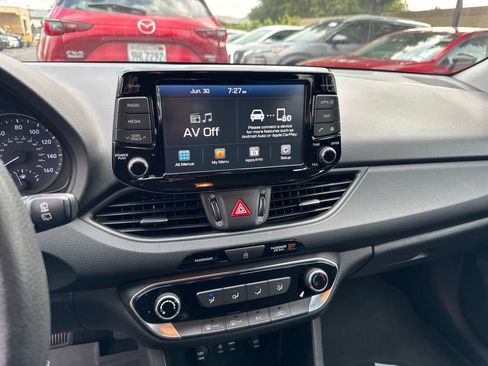 Used 2019 Hyundai Elantra GT FWD image 8