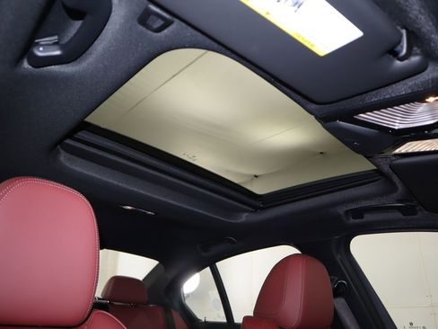 Certified 2025 BMW 330i Sedan w/ Premium Package image 20