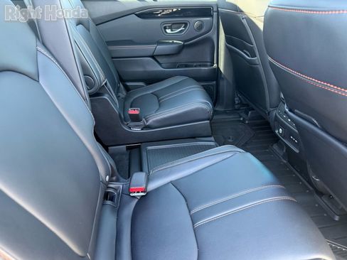 Used 2025 Honda Pilot TrailSport image 31