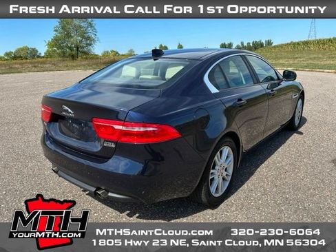 Used 2018 Jaguar XE Premium AWD/4WD image 8