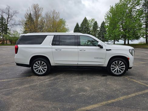 Used 2021 GMC Yukon XL Denali w/ Denali Premium Package AWD/4WD image 7
