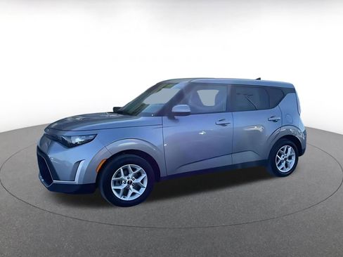 Used 2025 Kia Soul LX w/ LX Technology Package image 3