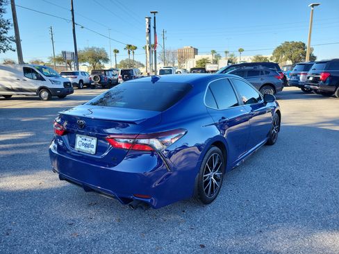 Used 2024 Toyota Camry SE image 3