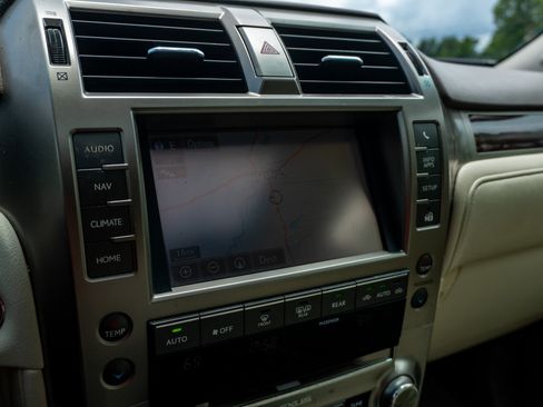 Used 2014 Lexus GX 460 Luxury AWD/4WD image 26