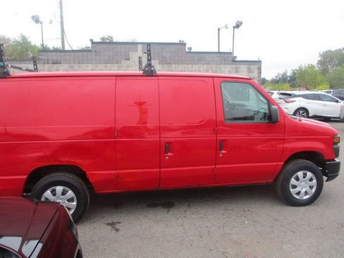 Used 2011 Ford E-150 and Econoline 150 w/ Commercial Cargo Van Pkg image 2