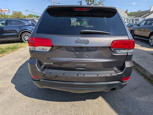 Used 2019 Jeep Grand Cherokee Laredo AWD/4WD image 5