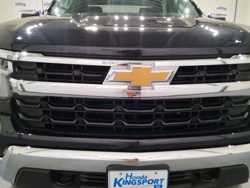 Used 2023 Chevrolet Silverado 1500 LT AWD/4WD image 6