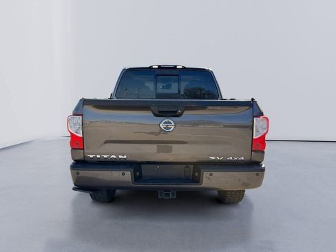 Used 2017 Nissan Titan SV image 4