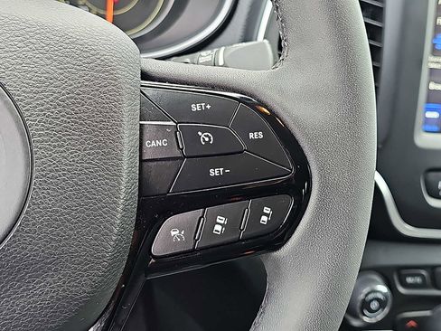 Used 2023 Jeep Cherokee Altitude Lux image 23