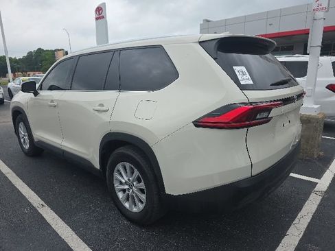 Used 2024 Toyota Grand Highlander FWD image 4
