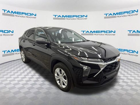 Used 2025 Chevrolet Trax LS FWD image 7