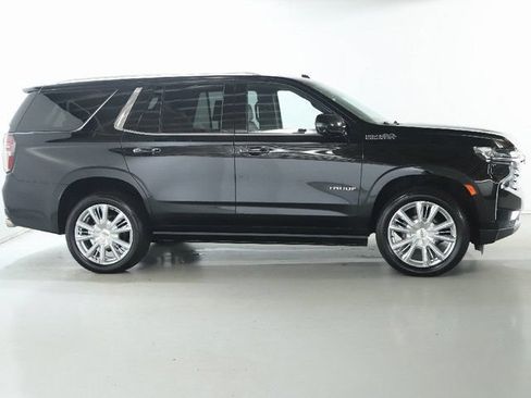 Used 2021 Chevrolet Tahoe High Country w/ Premium Package AWD/4WD image 13