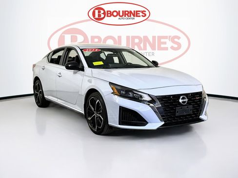 Used 2024 Nissan Altima 2.5 SR w/ SR Premium Package AWD/4WD image 1
