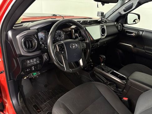 Used 2016 Toyota Tacoma TRD Off-Road w/ Premium & Technology Package AWD/4WD image 17