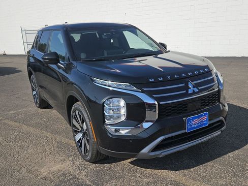 New 2025 Mitsubishi Outlander SE image 2