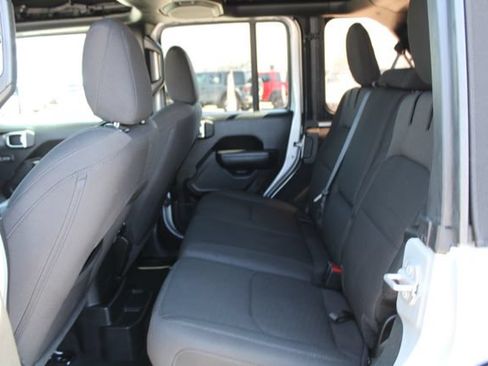 Used 2023 Jeep Wrangler Unlimited AWD/4WD image 35