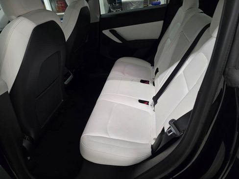 Used 2021 Tesla Model Y Long Range AWD/4WD image 34