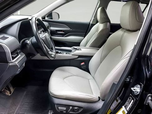 Used 2024 Toyota Grand Highlander AWD image 8