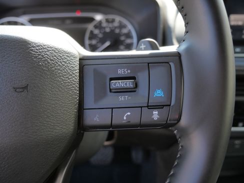 Used 2025 Nissan Rogue SV AWD/4WD image 28