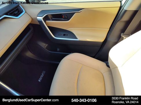 Used 2019 Toyota RAV4 LE image 31