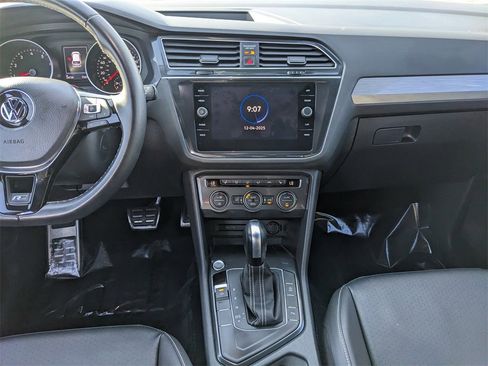 Certified 2021 Volkswagen Tiguan SE R-Line image 16