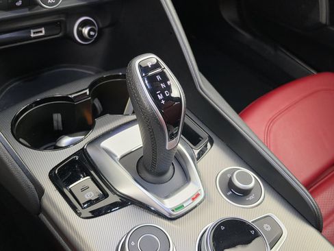 Used 2024 Alfa Romeo Giulia Veloce AWD/4WD image 28