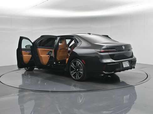Used 2023 BMW 740i w/ Parking Assistance Package RWD image 32