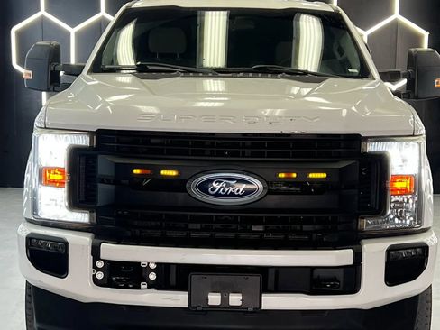 Used 2017 Ford F250 XL w/ Power Equipment Group AWD/4WD image 4