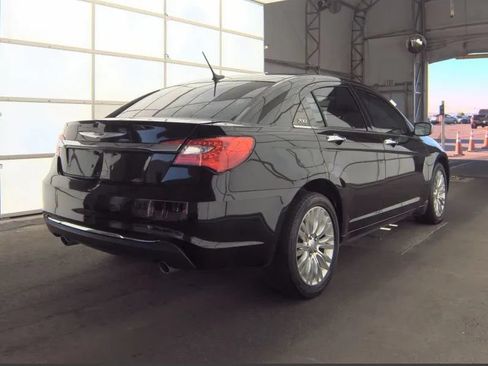 Used 2011 Chrysler 200 Limited FWD image 2