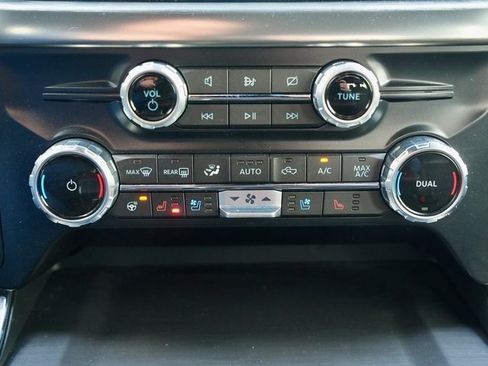 Used 2023 Ford F150 Lariat image 23