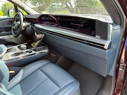 Certified 2025 Cadillac Escalade IQ Luxury 2 w/ LPO, Premium Carpet Package AWD/4WD image 41