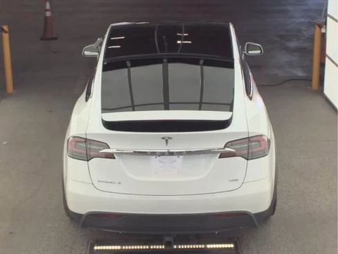 Used 2018 Tesla Model X 75D image 5
