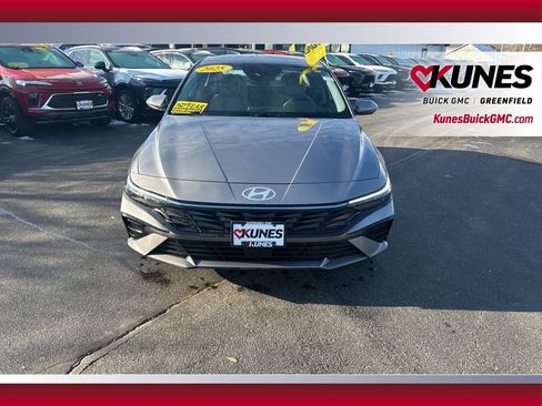 Used 2025 Hyundai Elantra Limited FWD image 12