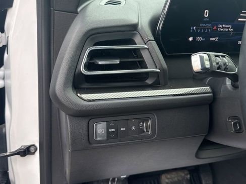 Used 2025 Chevrolet Traverse High Country w/ LPO, Floor Liner Package AWD/4WD image 13