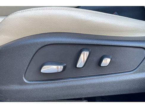 Used 2017 Cadillac XT5 Luxury w/ Driver Awareness Package image 14