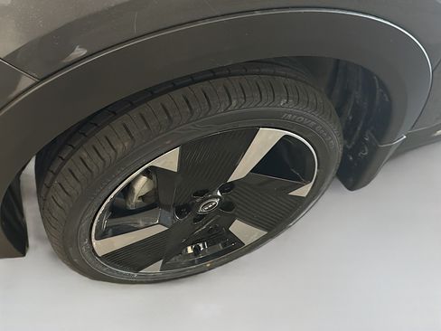 Used 2025 Nissan Kicks SR AWD/4WD image 11