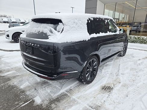 Used 2024 Land Rover Range Rover Long Wheelbase Autobiography image 5