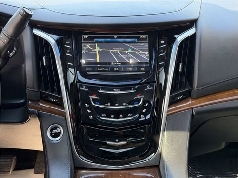 Used 2017 Cadillac Escalade Premium Luxury RWD image 43