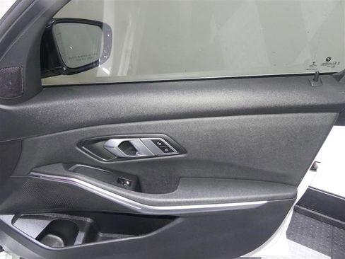 Used 2021 BMW 330i Sedan w/ Convenience Package RWD image 18