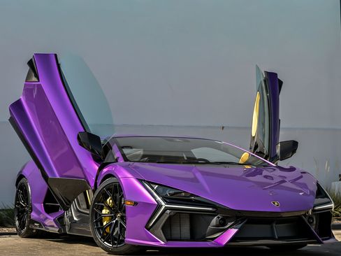 New 2025 Lamborghini Revuelto image 1
