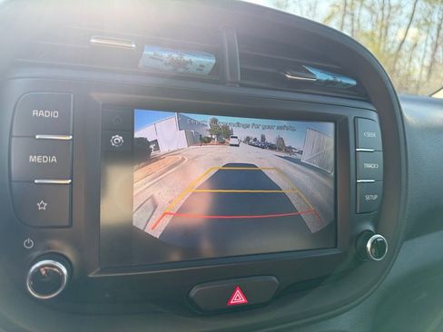 Used 2022 Kia Soul LX w/ Technology Package image 18
