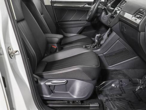 Certified 2022 Volkswagen Tiguan SE image 45