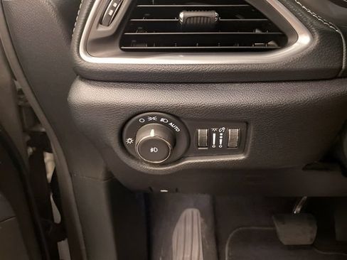 Used 2025 Chrysler Pacifica Limited w/ Uconnect Theater Family Group AWD/4WD image 22