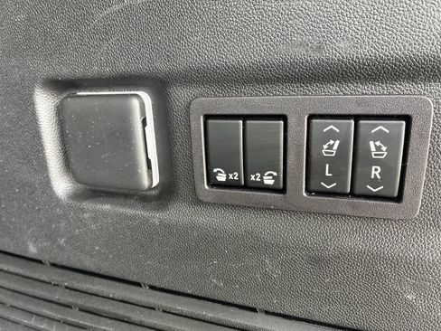 Used 2024 Chevrolet Suburban Premier AWD/4WD image 15