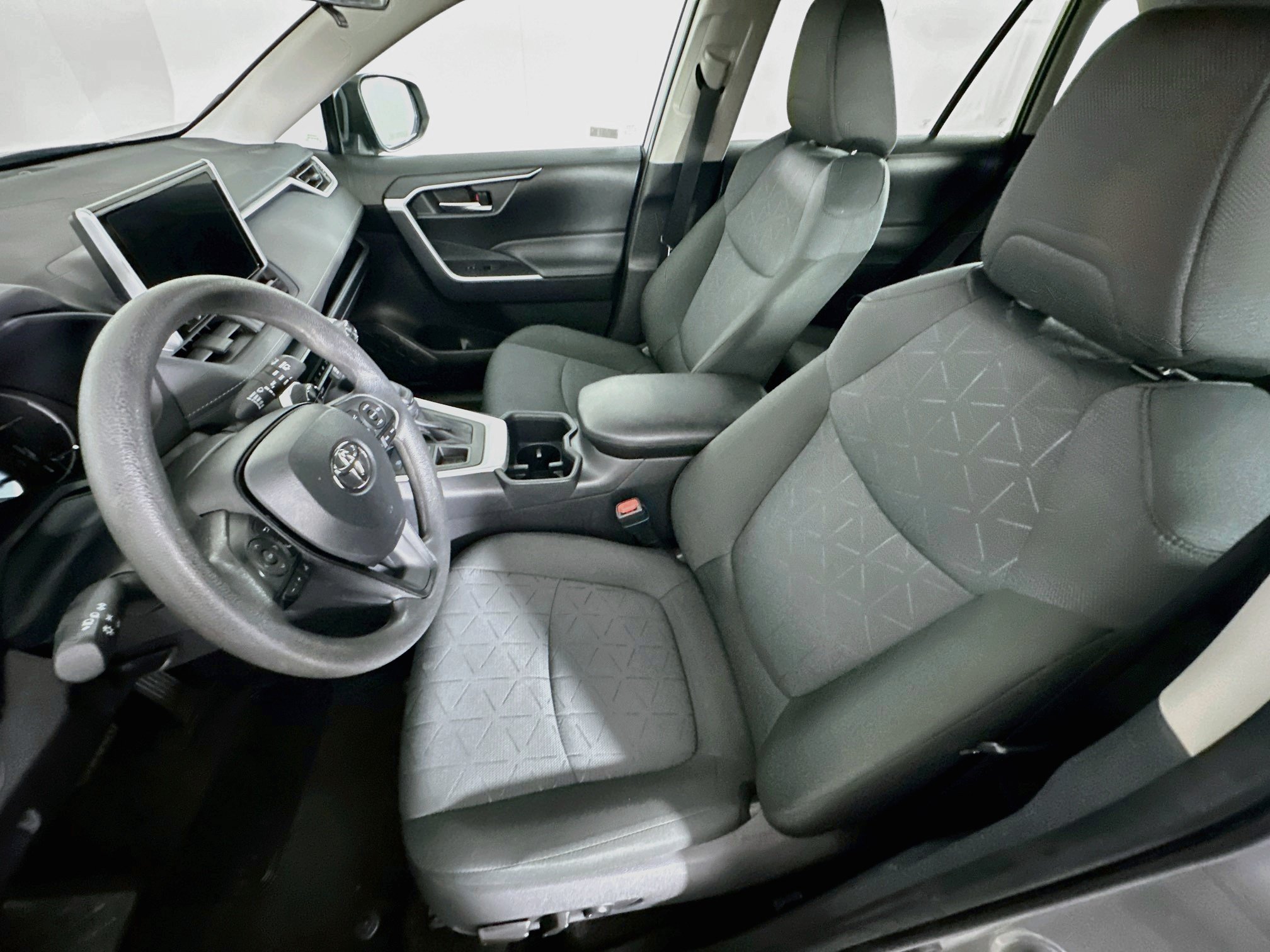 Used 2025 Toyota RAV4 XLE AWD/4WD image 13