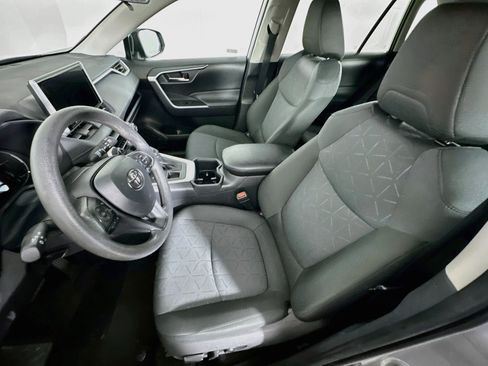 Used 2025 Toyota RAV4 XLE AWD/4WD image 13