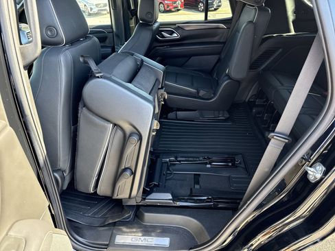 Used 2022 GMC Yukon SLT w/ SLT Premium Package image 11